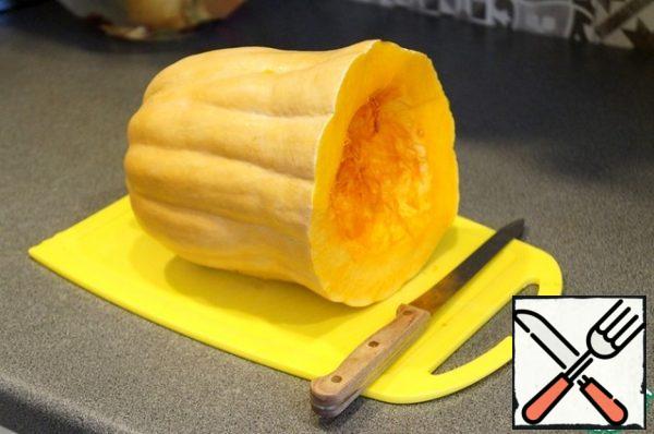 Wash and peel the pumpkin.