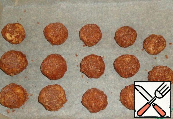 Spread the cookies on a baking sheet and send them to the oven. Cook cookies at a temperature of 180 degrees for approximately 15-20 minutes. After cooling, the cookies can be served for a festive tea party.