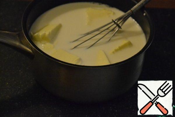 In a saucepan bring the milk with sugar and butter to a boil.