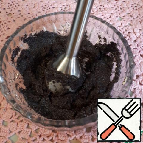 Grind the poppy with a blender or meat grinder.