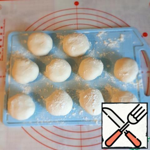 Collect each part in a ball, cover with cellophane and leave in a warm place to melt, the dough should become soft and slightly increase in volume. From this dough, it will be easy to roll out tortillas.