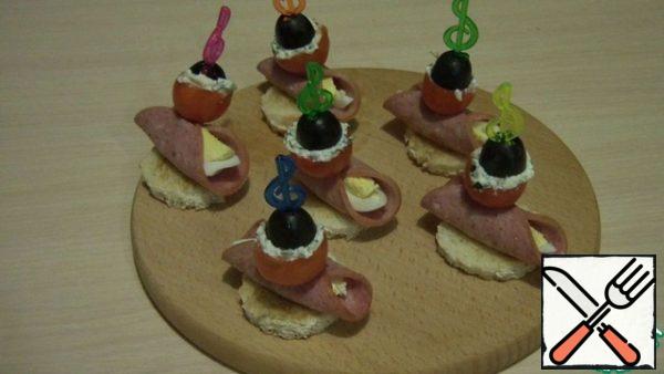 Here are the canapes you get!