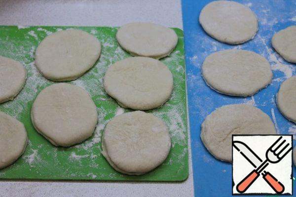 Cut out the blanks for the rolls, cover them with a towel and let stand for 30 minutes.