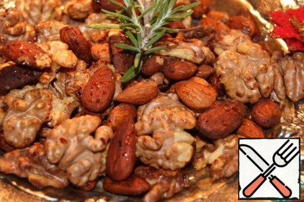 Store in a container with a lid in a cool, dry place for up to 3 weeks.
These nuts are perfect for a party,