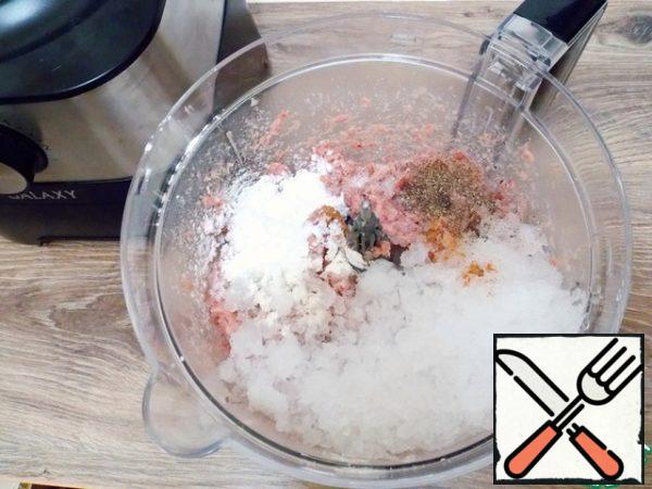 Add adjika (dry), salt, pepper, starch and crushed ice to the minced meat in the bowl.