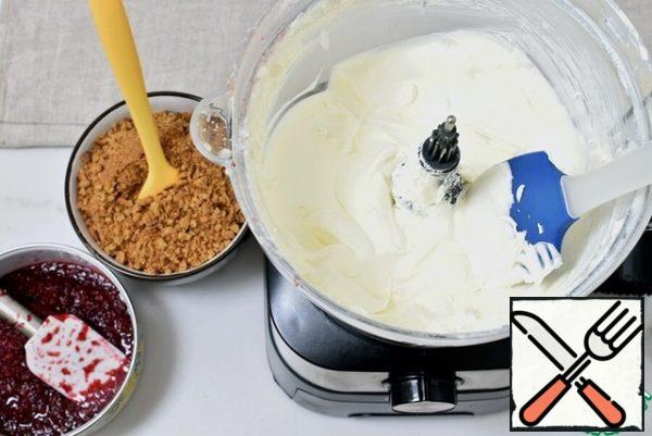 Whisk the cream for 10 seconds, then add the remaining sugar mixed with the vanilla, and whisk until fluffy-about 30-40 seconds. Don't break into butter!