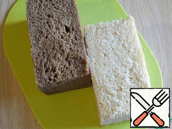 As a basis, you can take loaves or bread loaves.
Trim the crust and top so that you get the same bricks.
You can make homemade breadcrumbs from cut bread.
