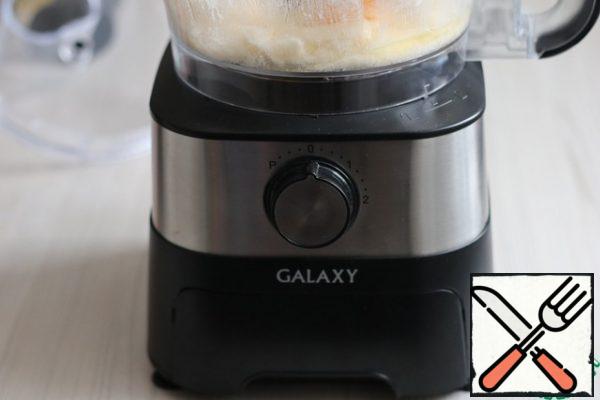 Add sugar (180 g) to the bowl of a food processor.) and butter (75 g.). RUB the butter with white sugar. Then add 2 eggs. Whisk the mixture until smooth.