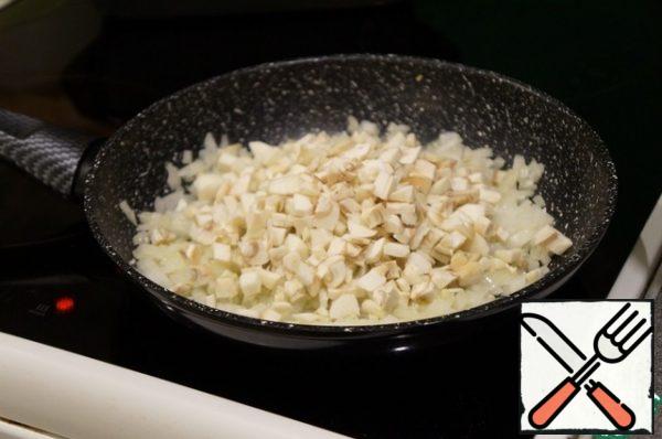 Onion cut into small dice, lightly saute in vegetable oil. Add the diced mushrooms (set aside a few pieces), fry a little.