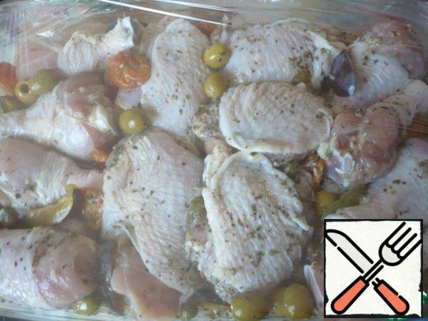 Cover the form with the marinade and chicken, cling film, and refrigerate overnight or for 12 hours for marinating.