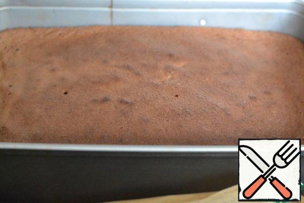 Spread the baking sheet with baking paper.
Pour out the dough and flatten with a spatula.
Bake at 170*C for 12 minutes.
Cool the finished base completely and remove the paper.