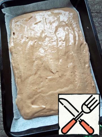 Put the protein mass on a baking sheet with baking paper. Level up.
The size of the pan is 30*20.