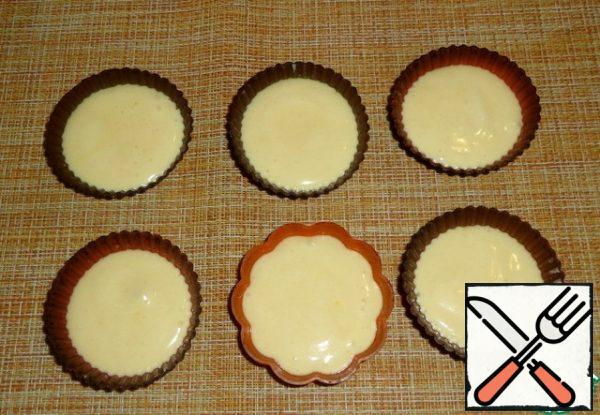 Pour the dough into silicone molds. Bake in the oven at 180 degrees, it will take about 20 minutes.
