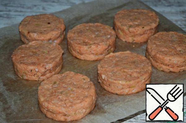 Put the formed cutlets in the freezer for 30-40 minutes. The oil in the cutlets will "grab" a little and will not leak out during frying.
It is very convenient to cook such cutlets in advance, and an hour and a half before serving, take them out of the freezer, fry them and serve them to the table.