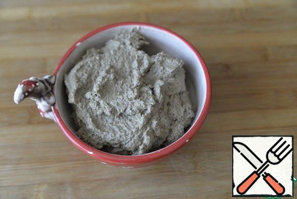 Put the finished paste in a convenient container, cover with a film or lid, put it in the refrigerator.