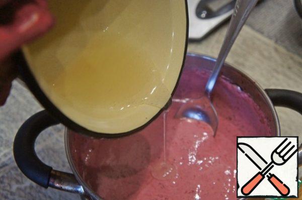 Bring the agar-agar to a boil and cook on the lowest heat for a couple of minutes. Pour in the cherry mousse, add the delayed cherry puree to taste and beat the mass again until it becomes airy.