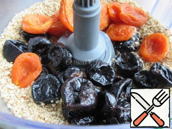 Chop for 15-20 seconds, add prunes and dried apricots.
