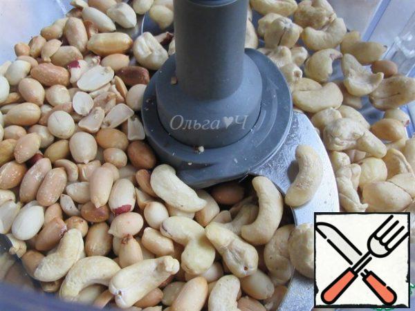 For the filling, put the cashews and peanuts in the bowl of the combine.