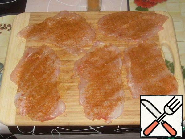 Cut the fillet lengthwise into 2-3 layers depending on its thickness. Lightly season with salt and pepper and sprinkle with chicken seasoning (if desired).