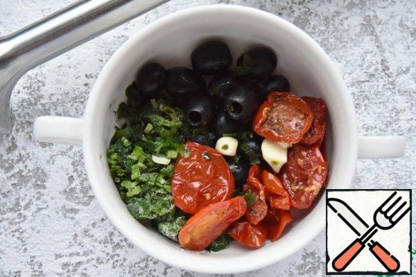 I use tapenade as a marinade. To do this, I grind dried tomatoes, olives, herbs, garlic and olive oil with an immersion blender to a puree-like state.