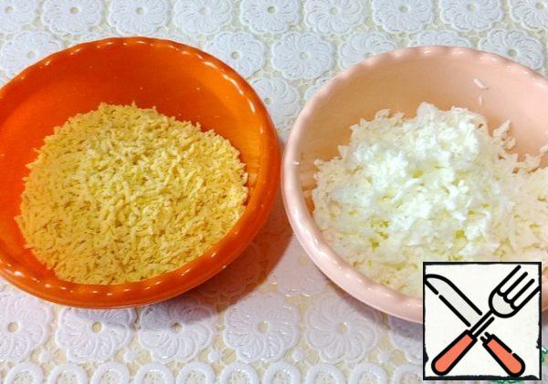 Divide the boiled eggs into whites/yolks and grate on a medium grater in different bowls.