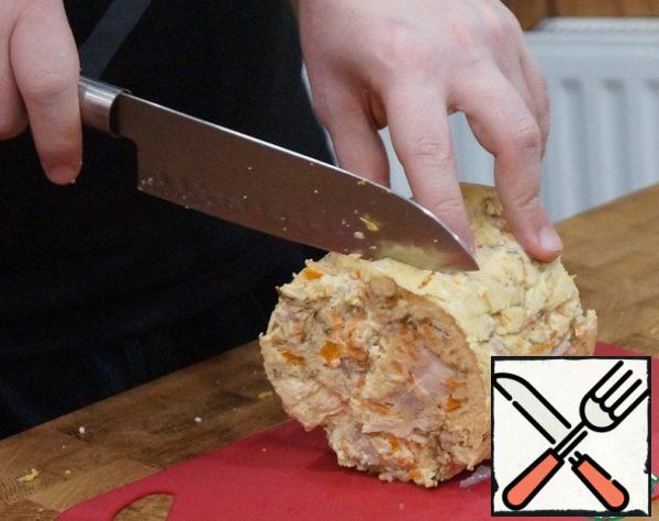 After cooling, take out the mold and cut into portions.