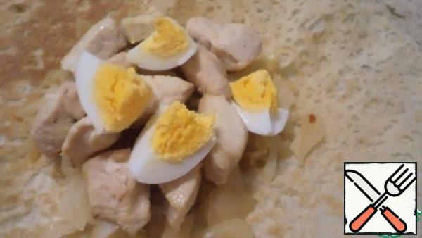 Put the chicken pieces in the next layer. Top with a coarsely chopped egg. Pour mayonnaise over each piece of egg.