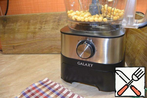 This helped me connect with a whisk attachment for whipping. Add salt and nutmeg to the finished plate to taste. Mix it.