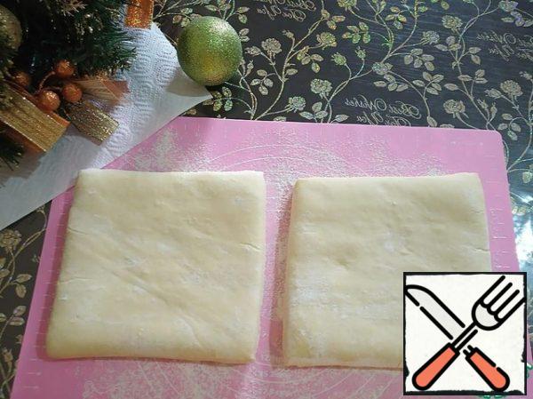 Defrost two sheets of ready-made puff pastry.