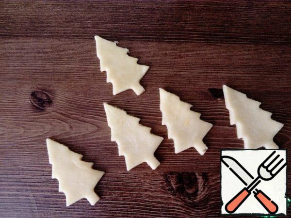 From the remains of the dough, we make Christmas trees.