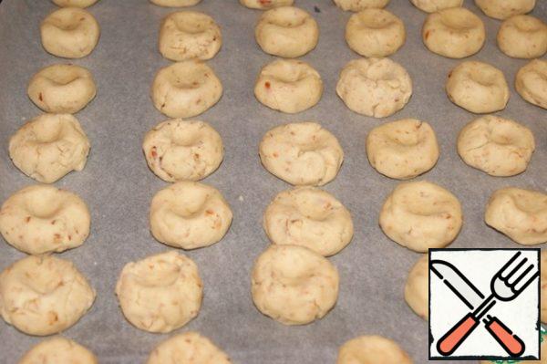 Bake in a preheated 175*C oven for 15-17 minutes. Focus on your oven! Cookies in any case should not be brown, it is only slightly baked on the bottom.
