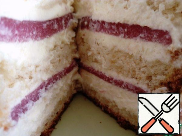 We decorate the finished cake as desired.
