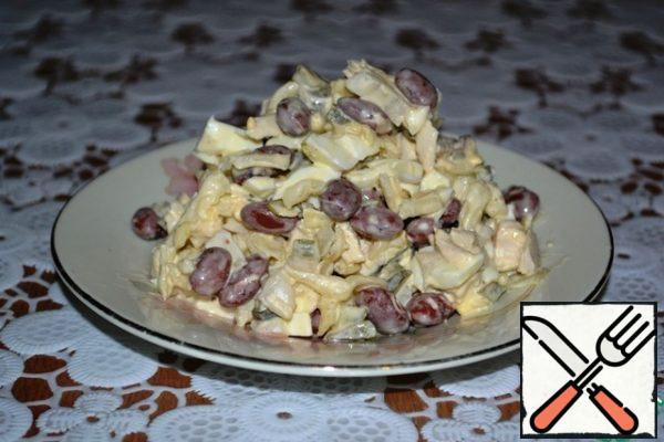 Put the salad on a flat dish and you can treat your guests!