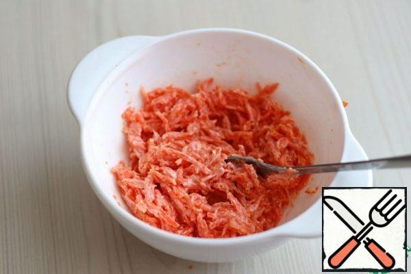 Boil the carrots (1 PC.), then grate them on a grater for Korean salads. Fill the carrot straws with mayonnaise to taste.