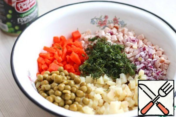 Mix all the salad ingredients in a bowl, add canned peas (3 tablespoons), add fresh dill greens (1 pc.). Season the salad with mayonnaise.