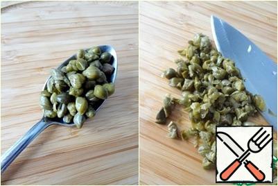 A tablespoon of capers (as much as possible) to chop.