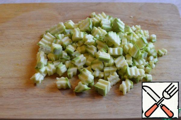 Wash the zucchini and cut it into small cubes.