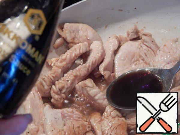 Fry in 3 tablespoons of oil, add 2 tablespoons of soy sauce.