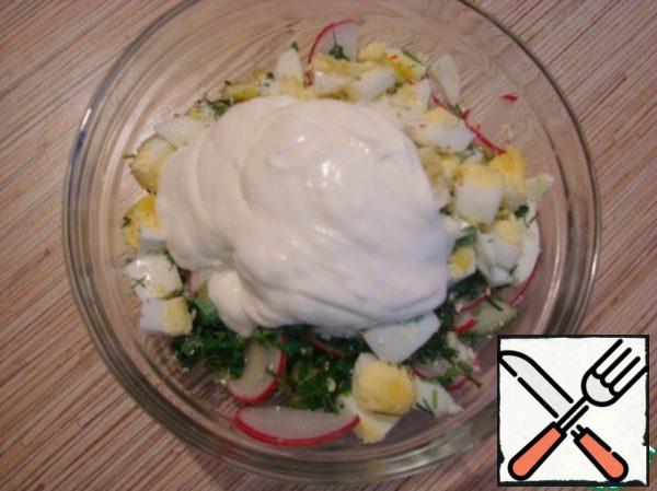 Add sour cream and mix thoroughly.