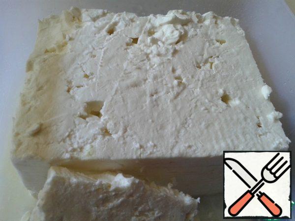 Crumble the feta with your hands.