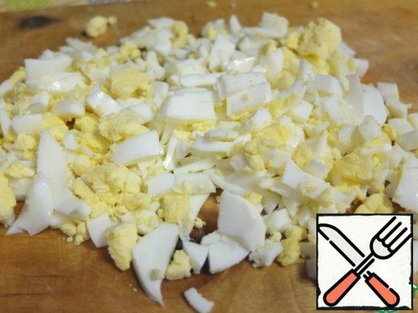 Finely chop the eggs.