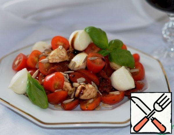 Salad with Mozzarella and Sun-Dried Tomatoes Recipe
