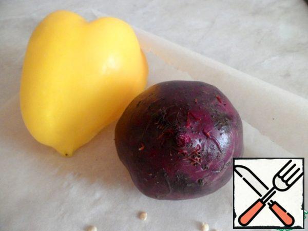 Wrap the beets and peppers in baking paper and bake in the oven at 180 degrees - beetroot 30 minutes , pepper 15 minutes .