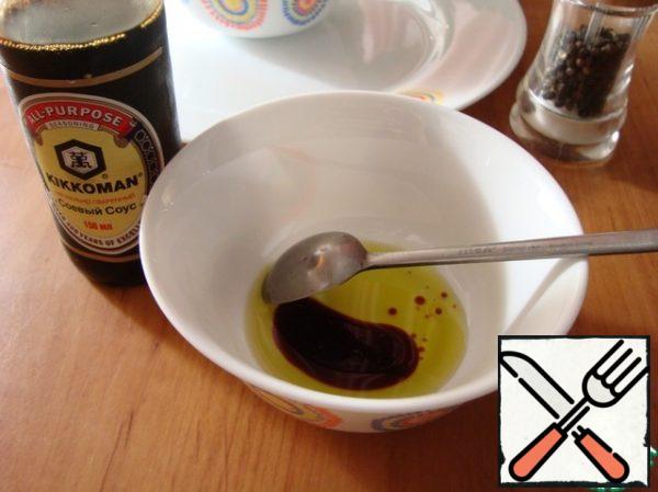 We also pour soy sauce.