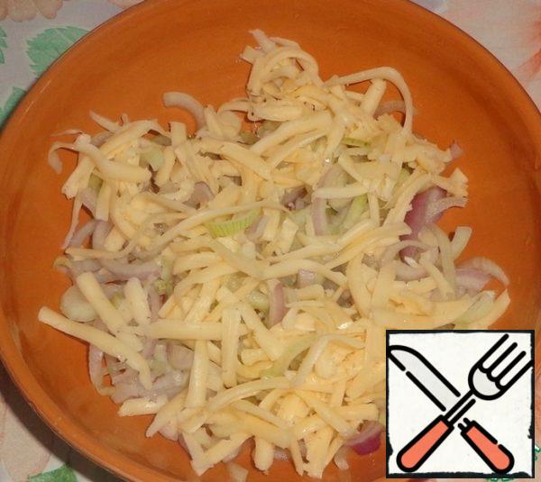 Add the cheese grated on a large grater to the onion .