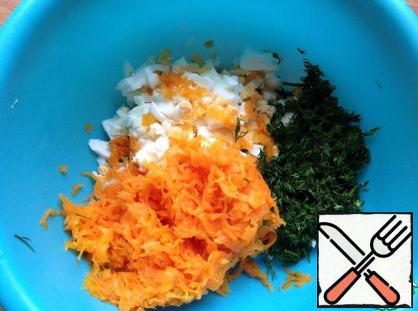 Boil the rice in salted water according to the instructions on the package.
Grate the boiled carrots on a medium grater, chop the eggs finely, and chop the dill.