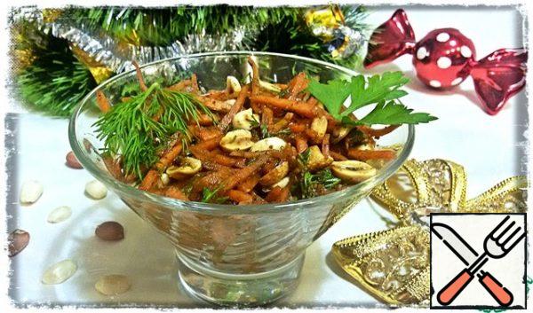 A simple carrot and peanut salad is ready.