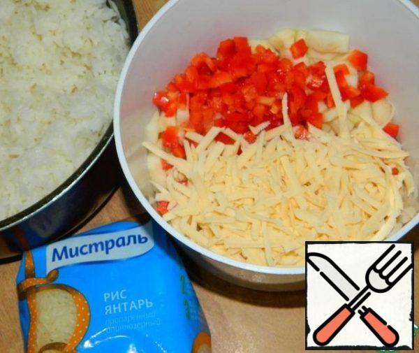 Cut the bell pepper and grate the cheese. All connect and add rice. Fill the salad with mayonnaise , mix and cool slightly.