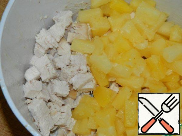 Cut the chicken fillet. Connect with pineapples.