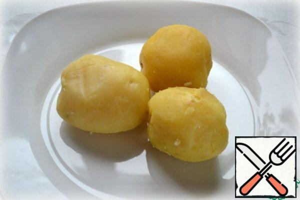 Boil the potatoes in salt water and peel them .